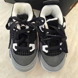 *NEW IN BOX* Jordan 4 Retro Toddler Sneakers – Black/White/Anthracite Size 8C